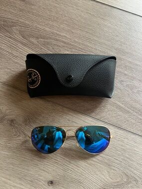 Ray-Ban Aviator Sunglasses with Vibrant Blue Lenses
